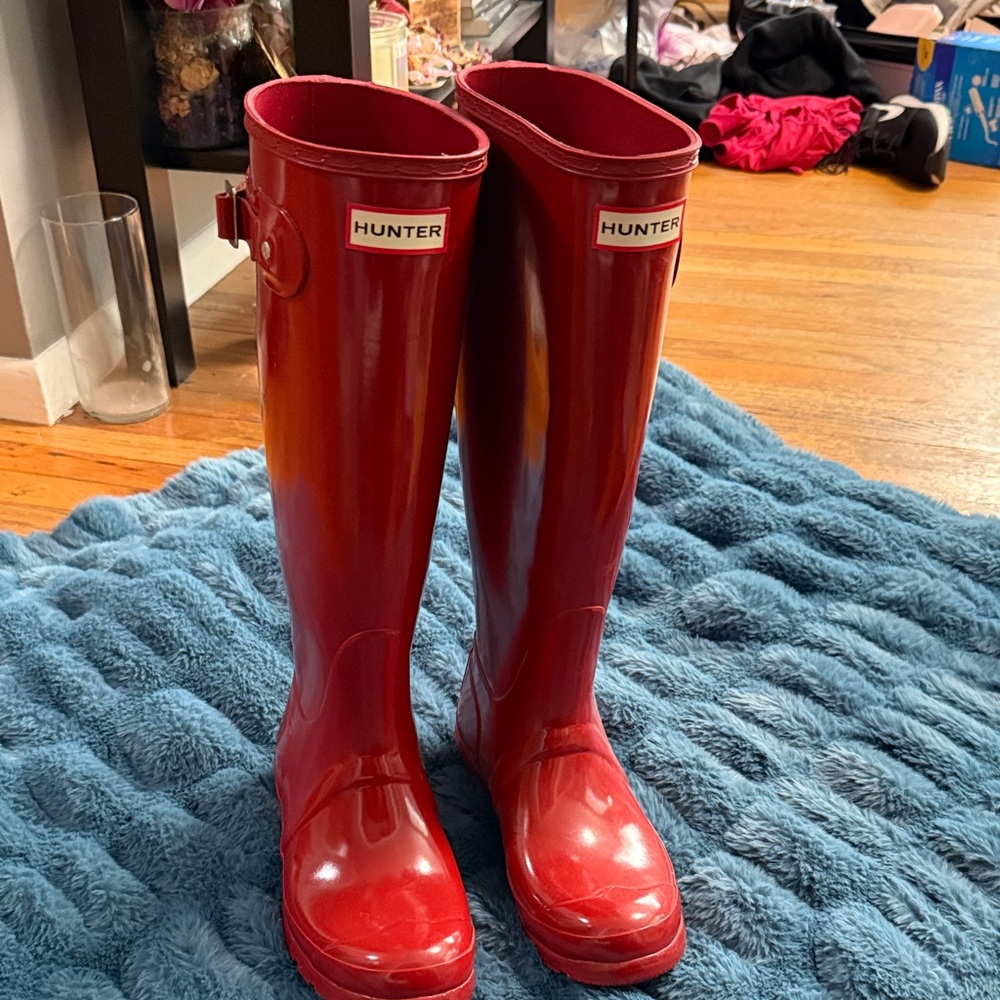 Hunter Glossy Cherry Boots